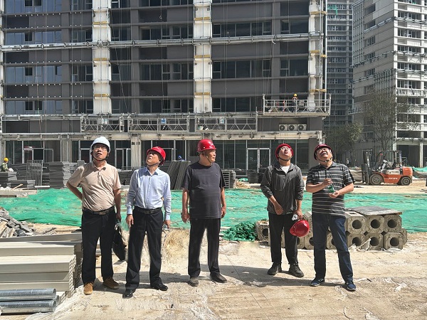 集团装饰公司领导深入万合问道颐养商务中心项目指导工作  ?