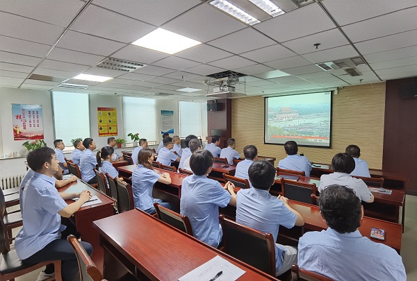 观看阅兵盛典  致敬伟大胜利——集团装饰公司组织观看九三阅兵仪式