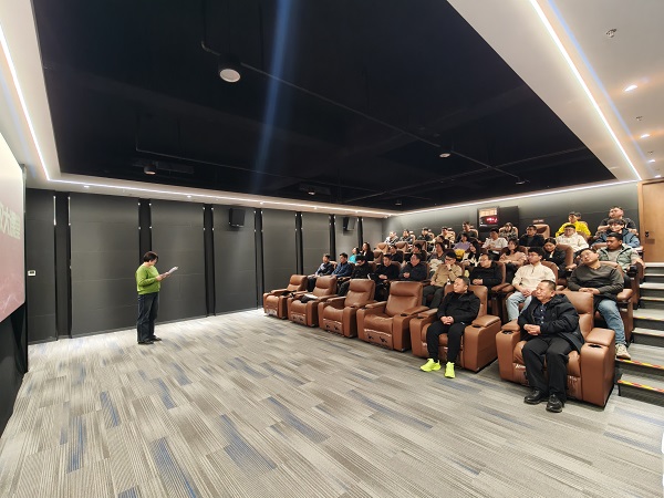 集團裝飾公司組織開展“光影鑄魂·黨團共建”主題活動