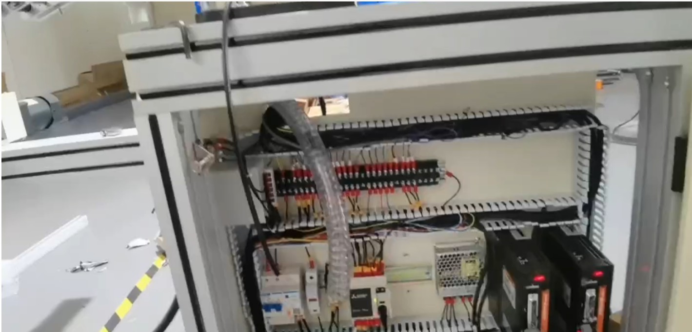 Computerized cutting machine