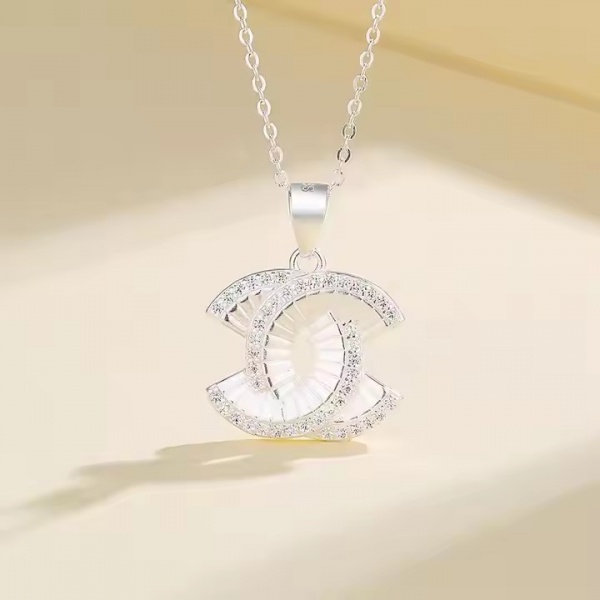 HSP682051 Ladia Jewelry 925 Sterling Silver Crossed Circle Pendant Necklace