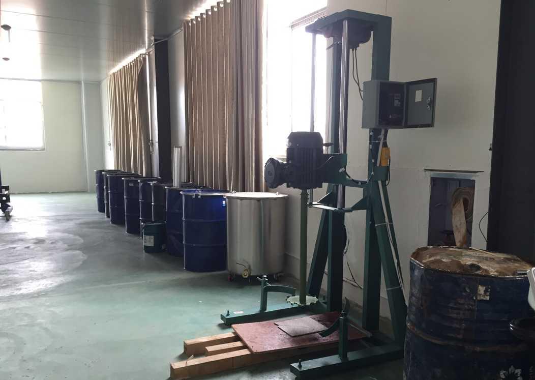 Glue mixing workshop