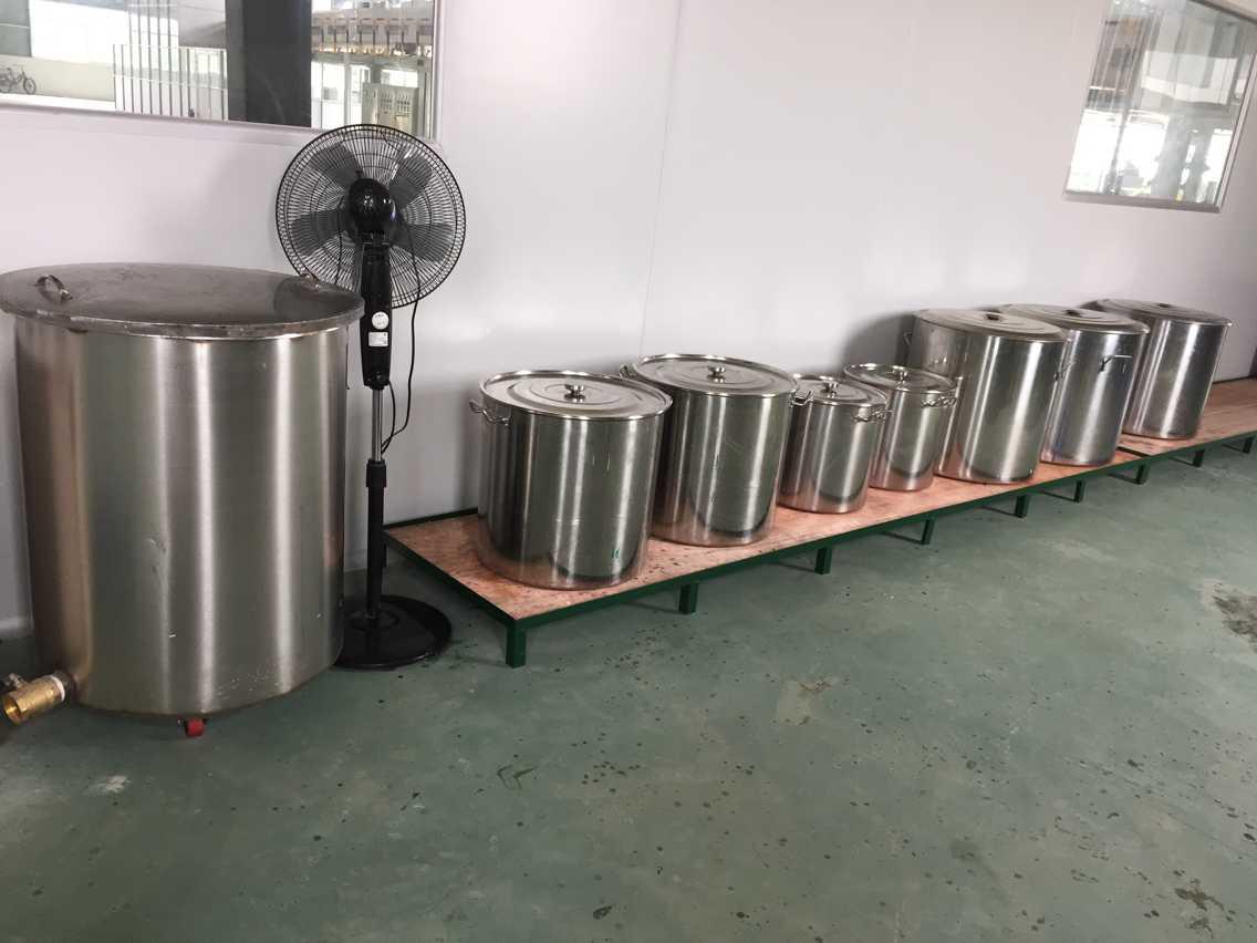 Glue mixing workshop