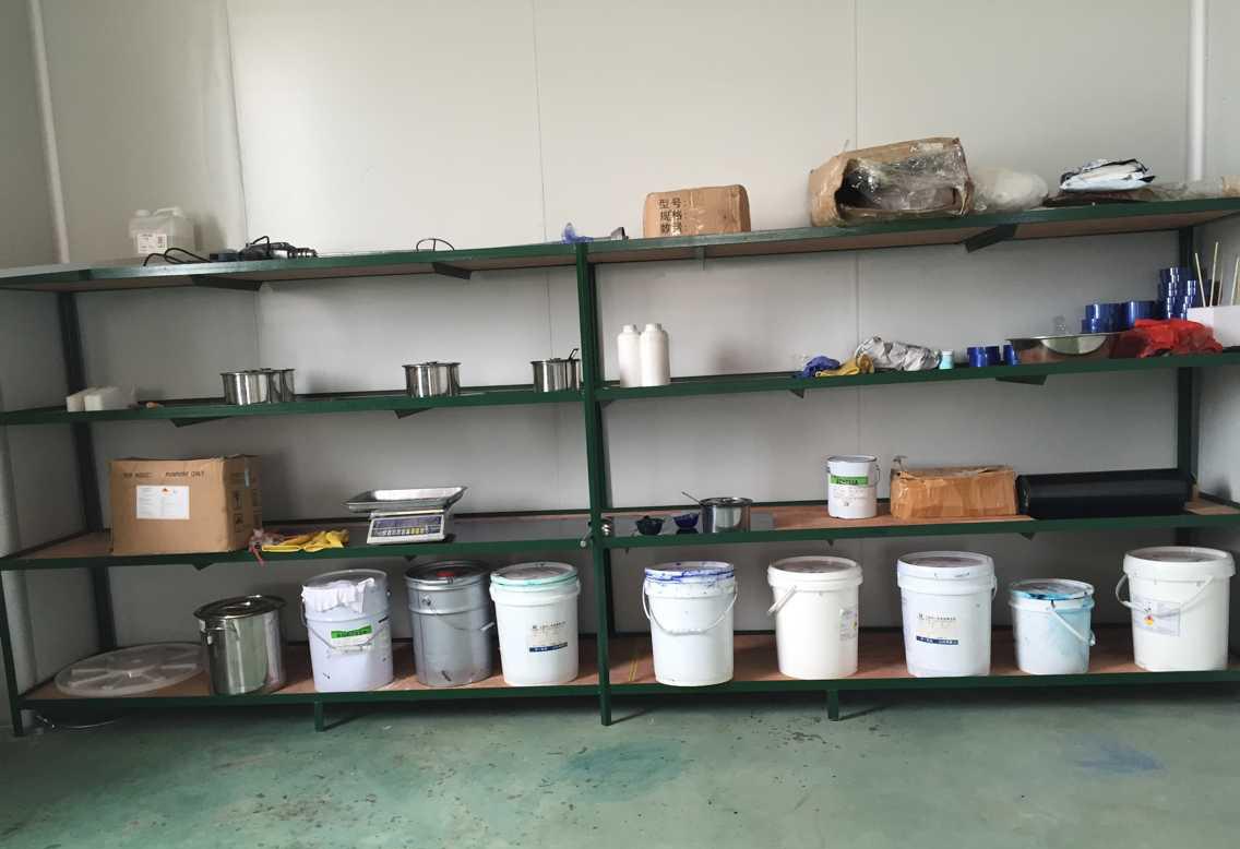 Glue mixing workshop