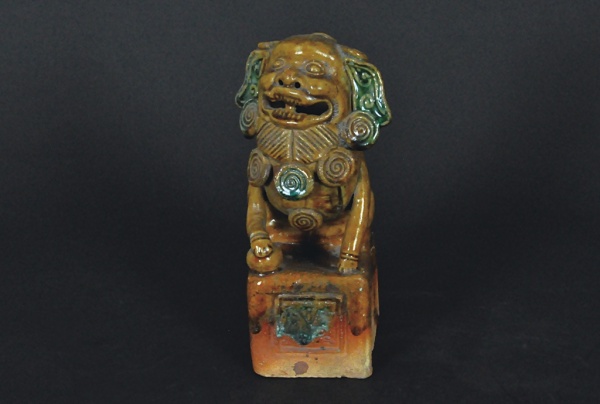 509    陶狮摆件