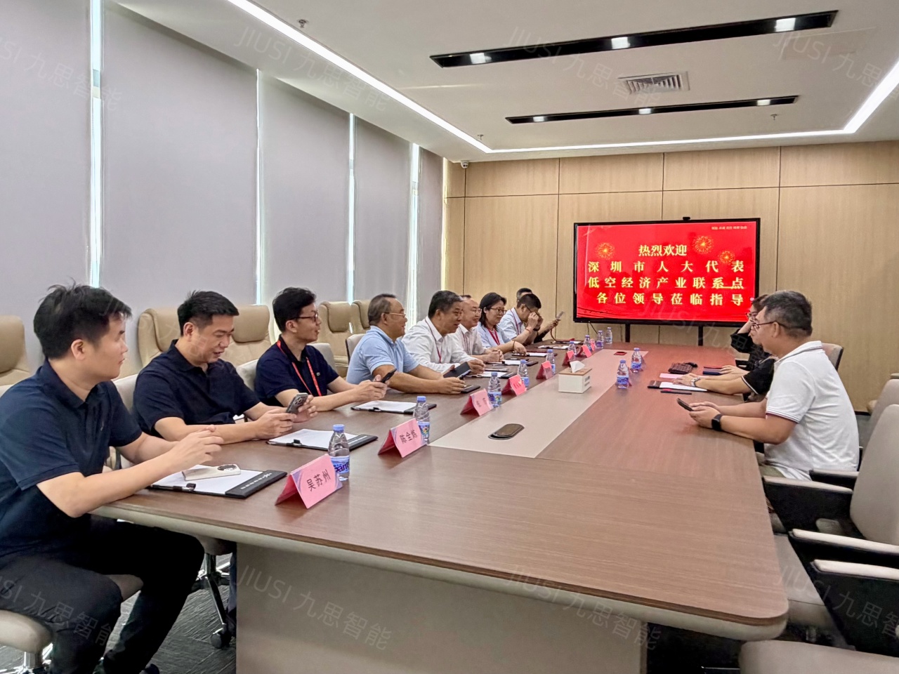 Breaking the mold! Shenzhen Municipal People's Congress representatives visit Jiusi Intelligent, which empowers the high-altitude cleaning industry.