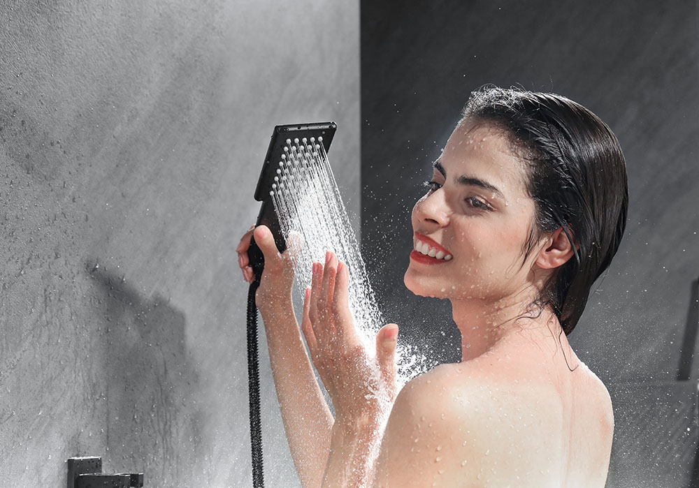 What are the cleaning and maintenance methods for showerheads
