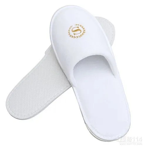 Nonwowen slipper