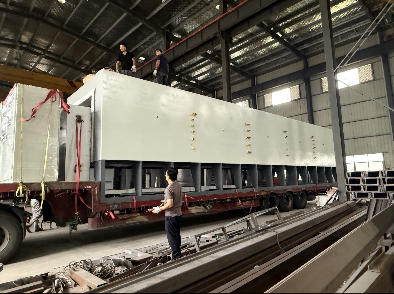 Large bogie-hearth resistance furnace successfully shipped, supporting customer's heat treatment project.
