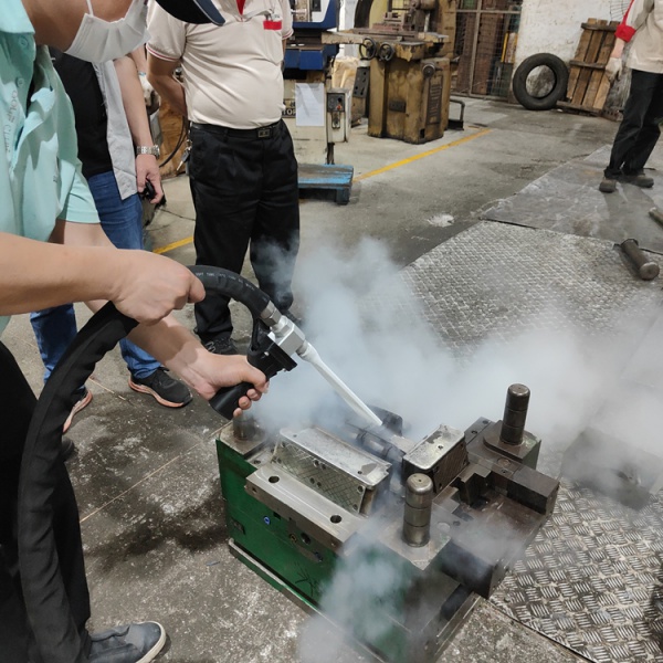 Case Analysis of Enhancing Mold Cleaning Efficiency with Dry Ice Cleaning Machine