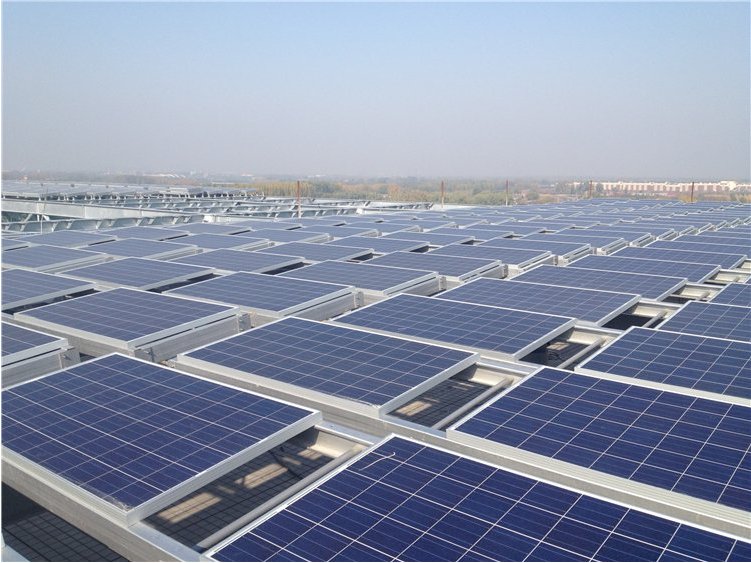 What is the appropriate angle for installing a photovoltaic bracket?