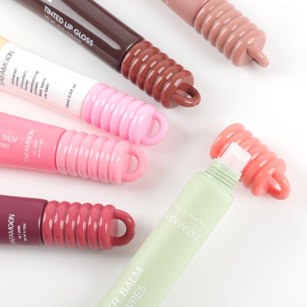 Manufacturers wholesale new empty lipstick tubes hang pendantslip gloss squeeze tube