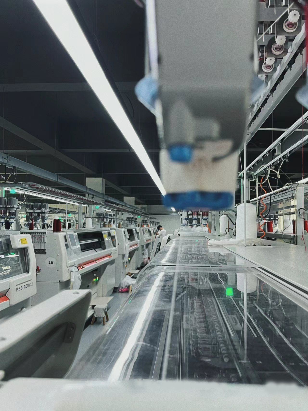 The legend of sweaters and textiles woven with craftsmanship