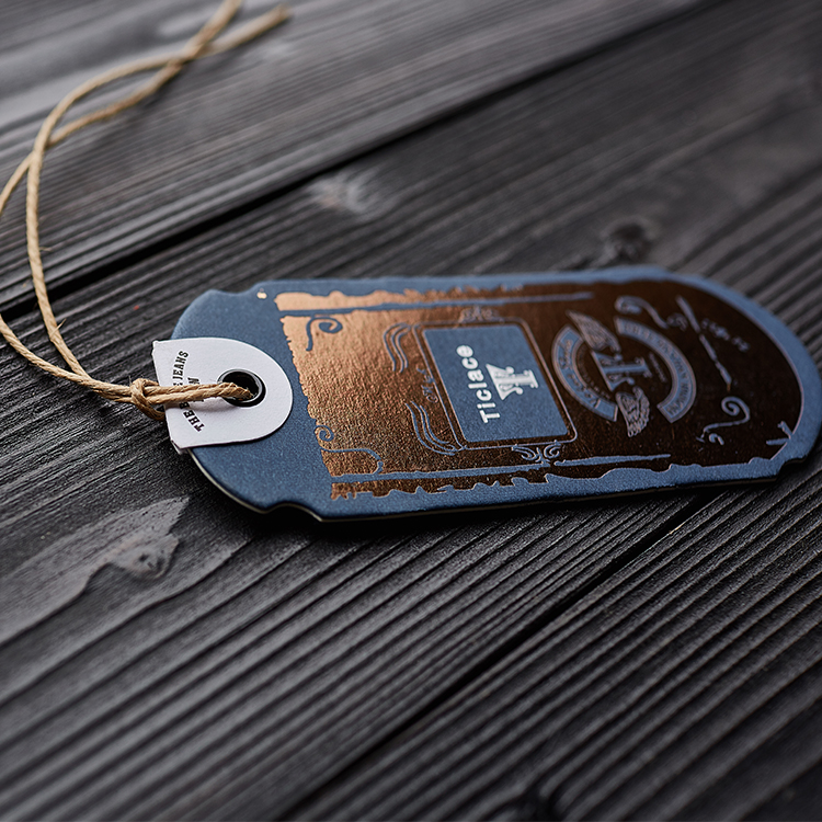 Custom Luxury Jeans Garment Hang Tag Eco-friendly Paper Cloth Tag For Clothes Luxury Jeans Hang Tag With Metal Eyelet