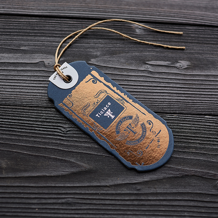 Custom Luxury Jeans Garment Hang Tag Eco-friendly Paper Cloth Tag For Clothes Luxury Jeans Hang Tag With Metal Eyelet