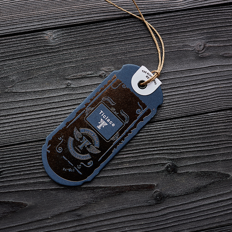 Custom Luxury Shirt Garment Hang Tag Eco-friendly Paper Hang Tag for Clothes Luxury Jeans Paper Tag With Metal Eyelet