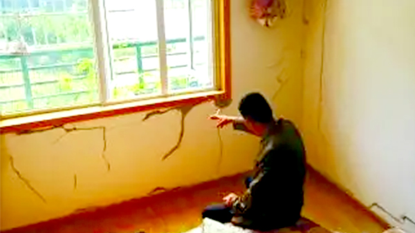 东莞自建房窗户框与墙体有裂缝