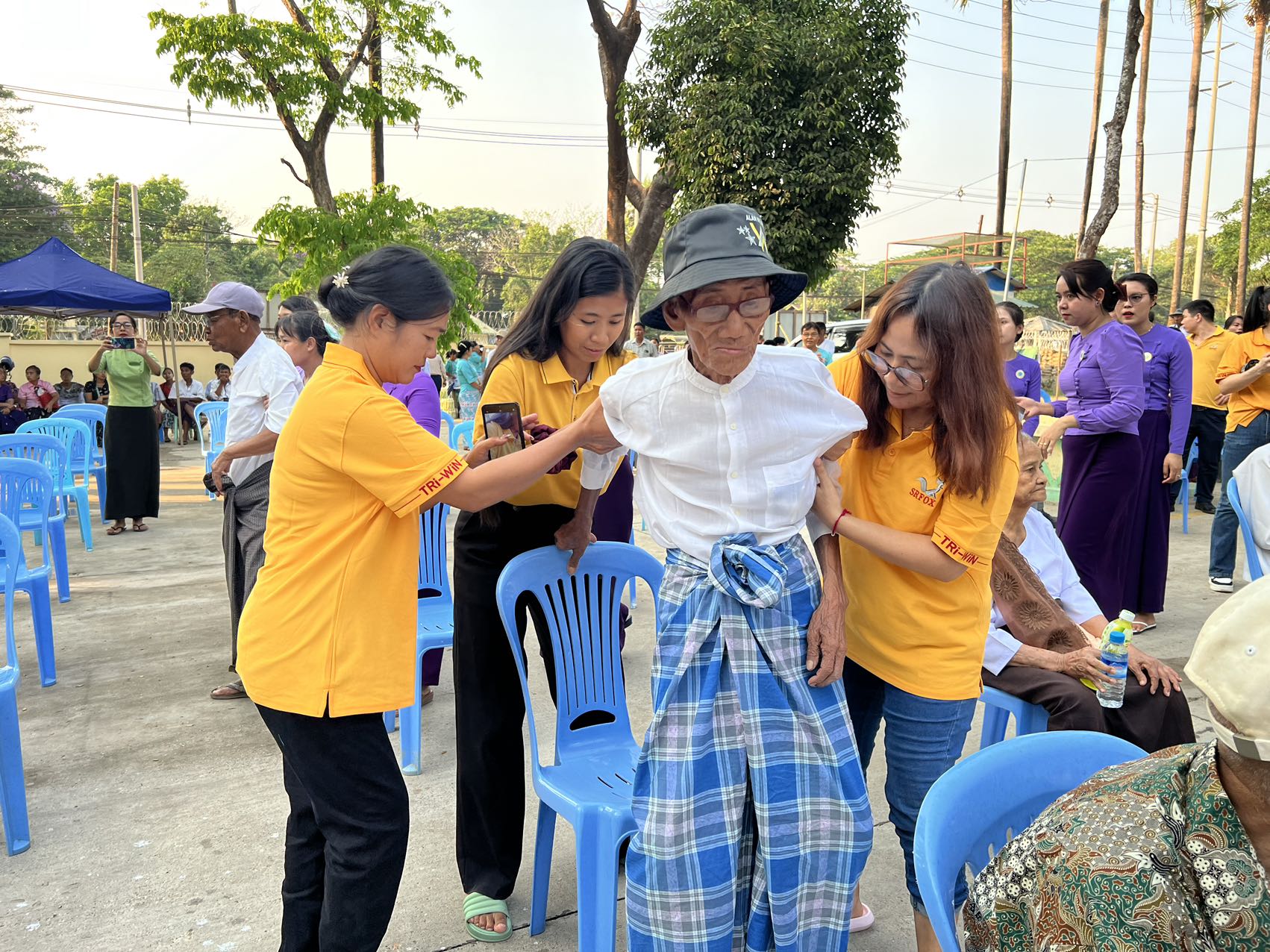 Caring for the Community: Delivering Rice and Oil to Seniors Over 80 Every Year