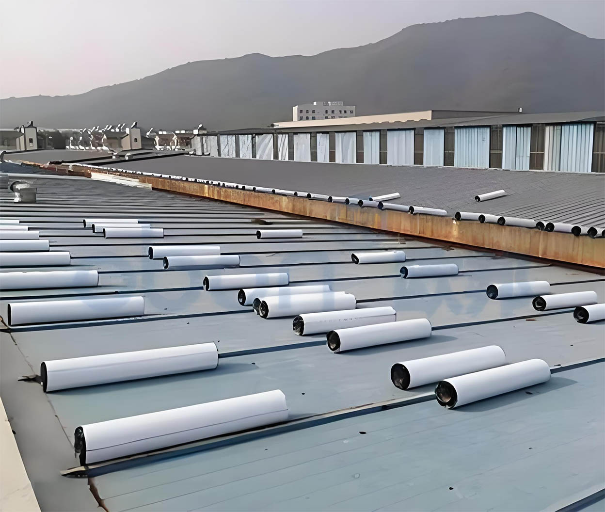 PVDF氟碳膜丁基橡胶自粘防水卷材：建筑防水的革新解决方案