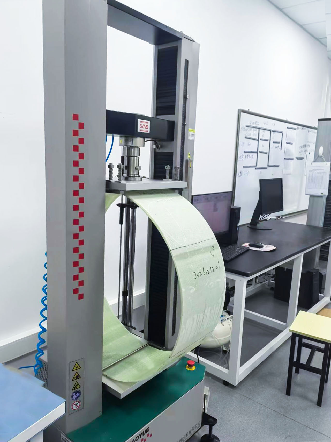 50kN电子万能试验机，配备气动夹具以及环刚度夹具4